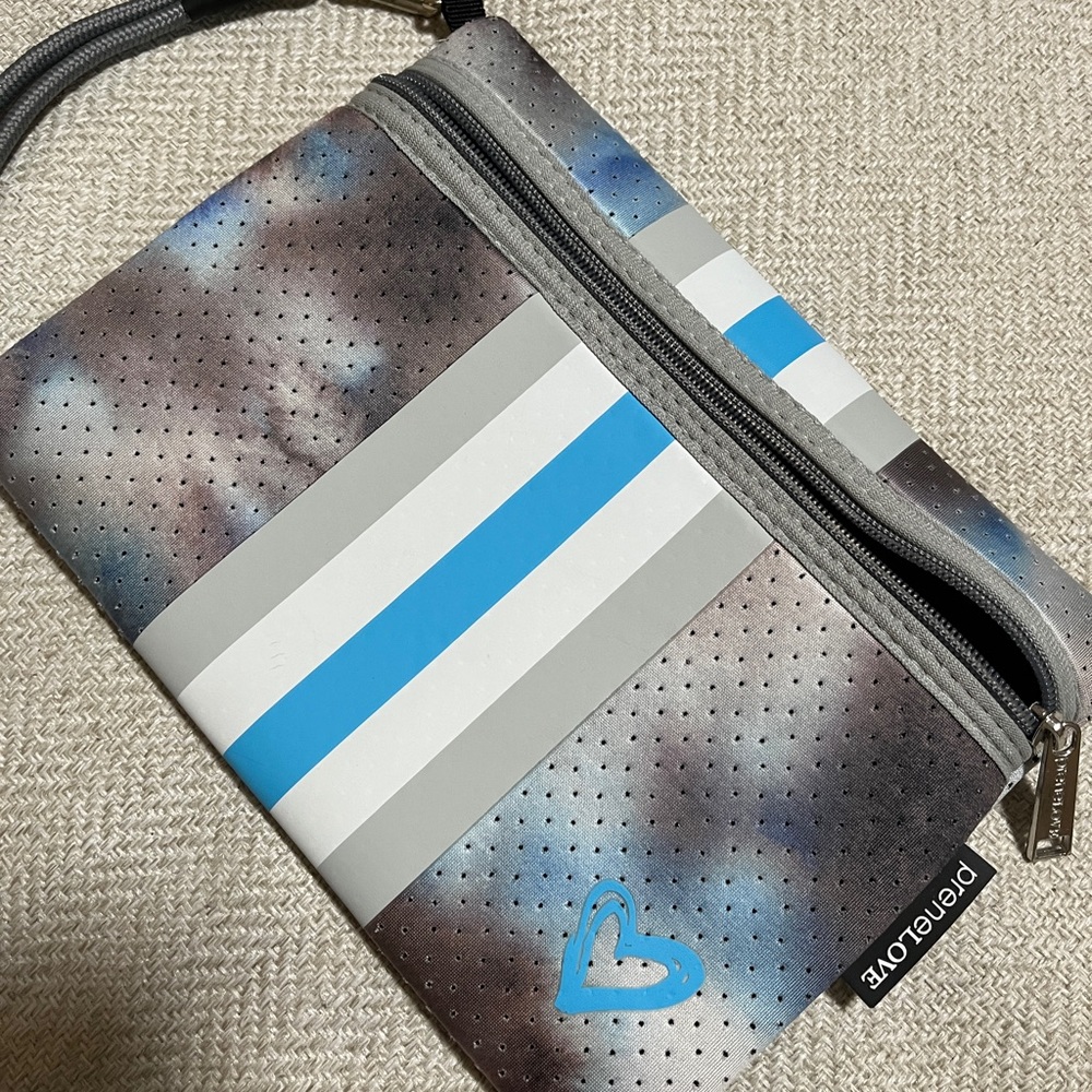 Prenelove wristlet